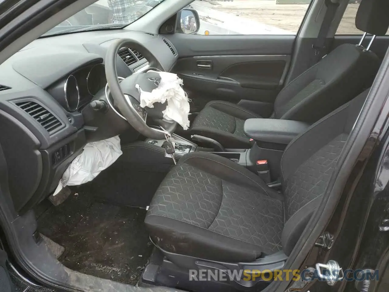 7 fotografías del automóvil dañado JA4ARUAU4RU015927 MITSUBISHI OUTLANDER 2024