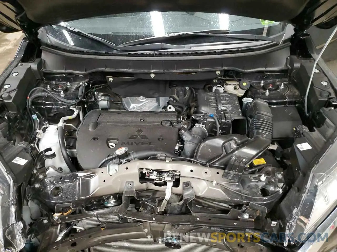 12 fotografías del automóvil dañado JA4ARUAU4RU019637 MITSUBISHI OUTLANDER 2024