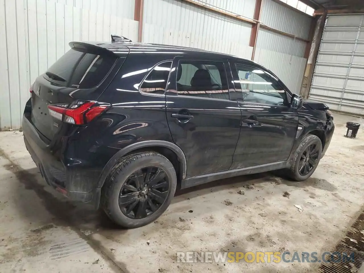 3 fotografías del automóvil dañado JA4ARUAU4RU019637 MITSUBISHI OUTLANDER 2024