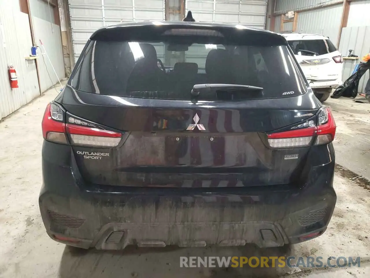 6 fotografías del automóvil dañado JA4ARUAU4RU019637 MITSUBISHI OUTLANDER 2024