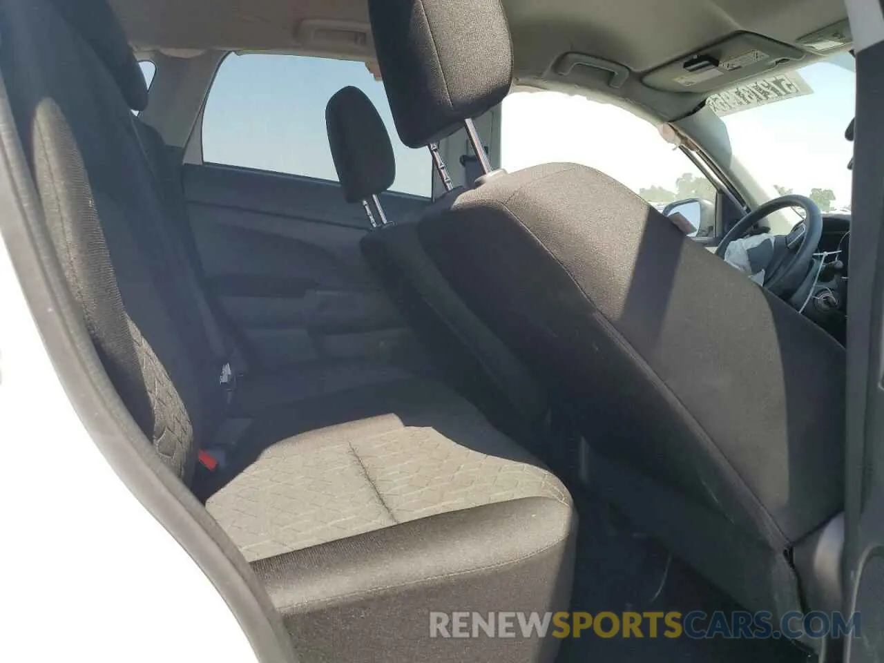 10 fotografías del automóvil dañado JA4ARUAU4RU020397 MITSUBISHI OUTLANDER 2024