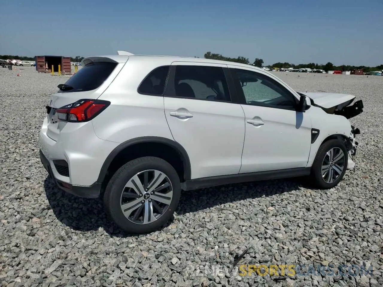 3 fotografías del automóvil dañado JA4ARUAU4RU020397 MITSUBISHI OUTLANDER 2024