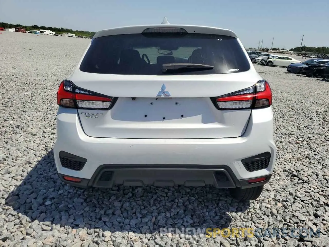 6 fotografías del automóvil dañado JA4ARUAU4RU020397 MITSUBISHI OUTLANDER 2024