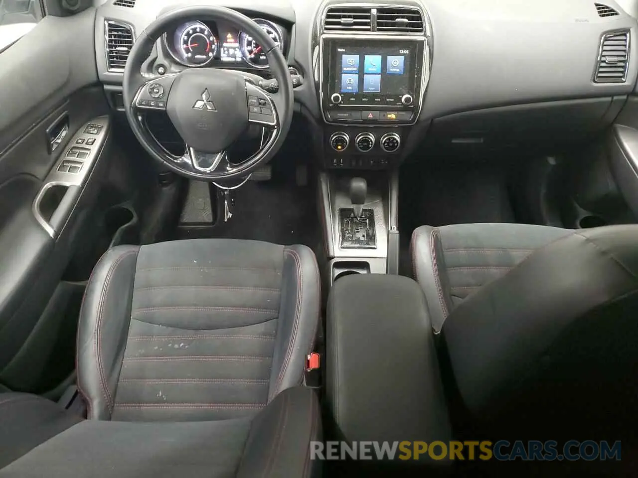 8 fotografías del automóvil dañado JA4ARUAU5RU006914 MITSUBISHI OUTLANDER 2024