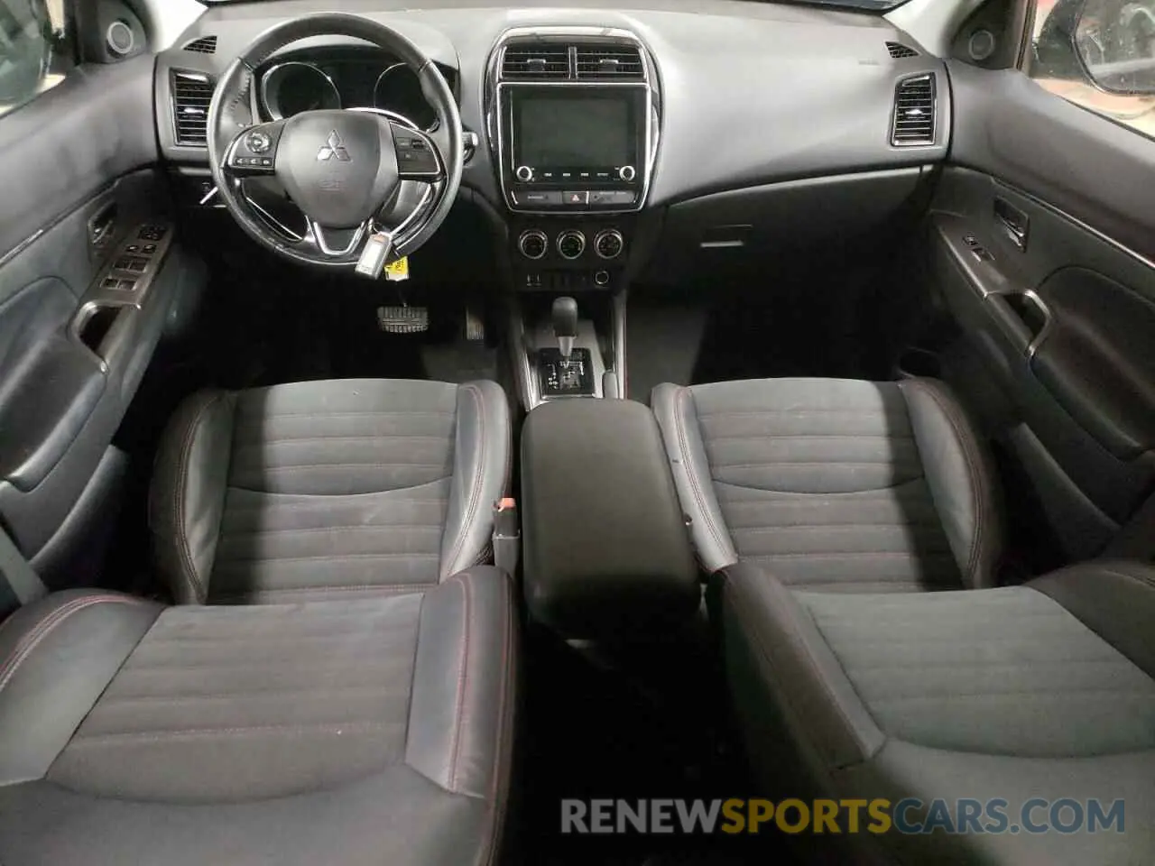 8 fotografías del automóvil dañado JA4ARUAU6RU001415 MITSUBISHI OUTLANDER 2024