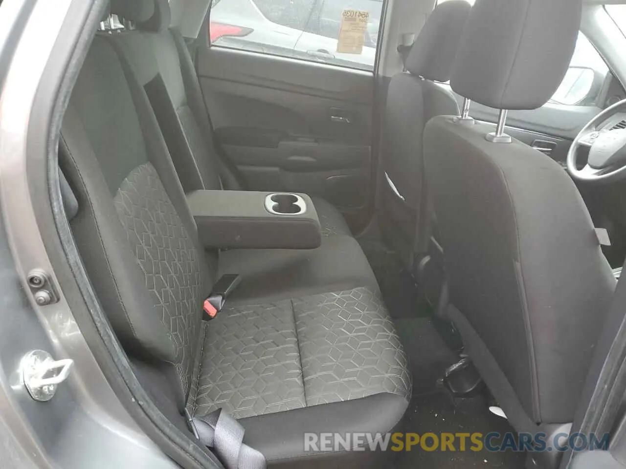 10 fotografías del automóvil dañado JA4ARUAU6RU001527 MITSUBISHI OUTLANDER 2024