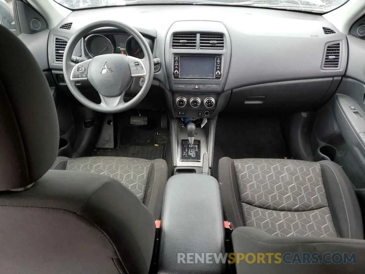 8 fotografías del automóvil dañado JA4ARUAU6RU001527 MITSUBISHI OUTLANDER 2024