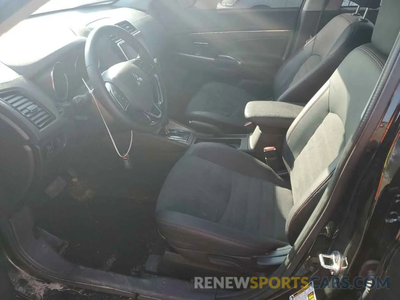 7 fotografías del automóvil dañado JA4ARUAU6RU010535 MITSUBISHI OUTLANDER 2024