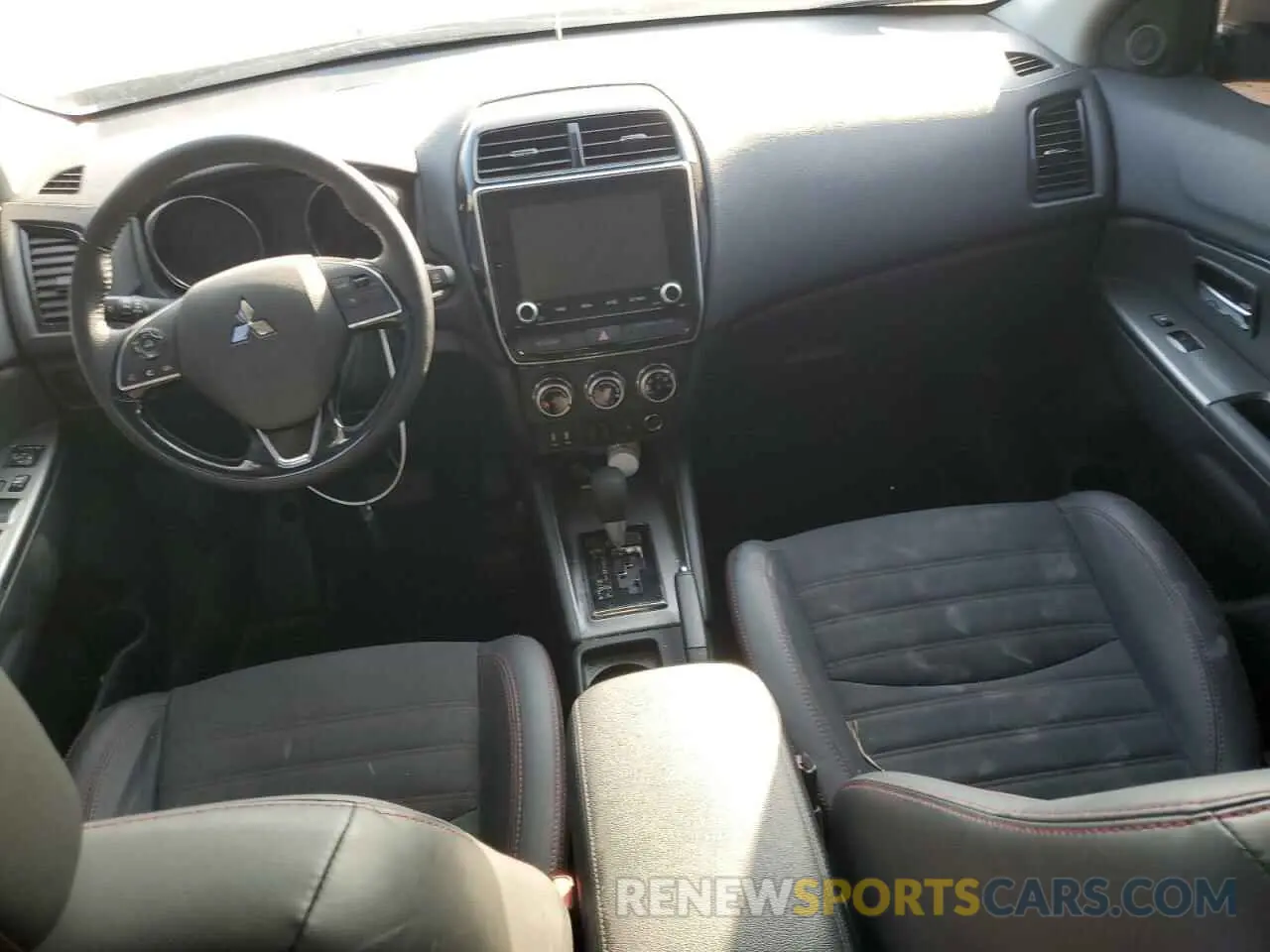 8 fotografías del automóvil dañado JA4ARUAU6RU010535 MITSUBISHI OUTLANDER 2024