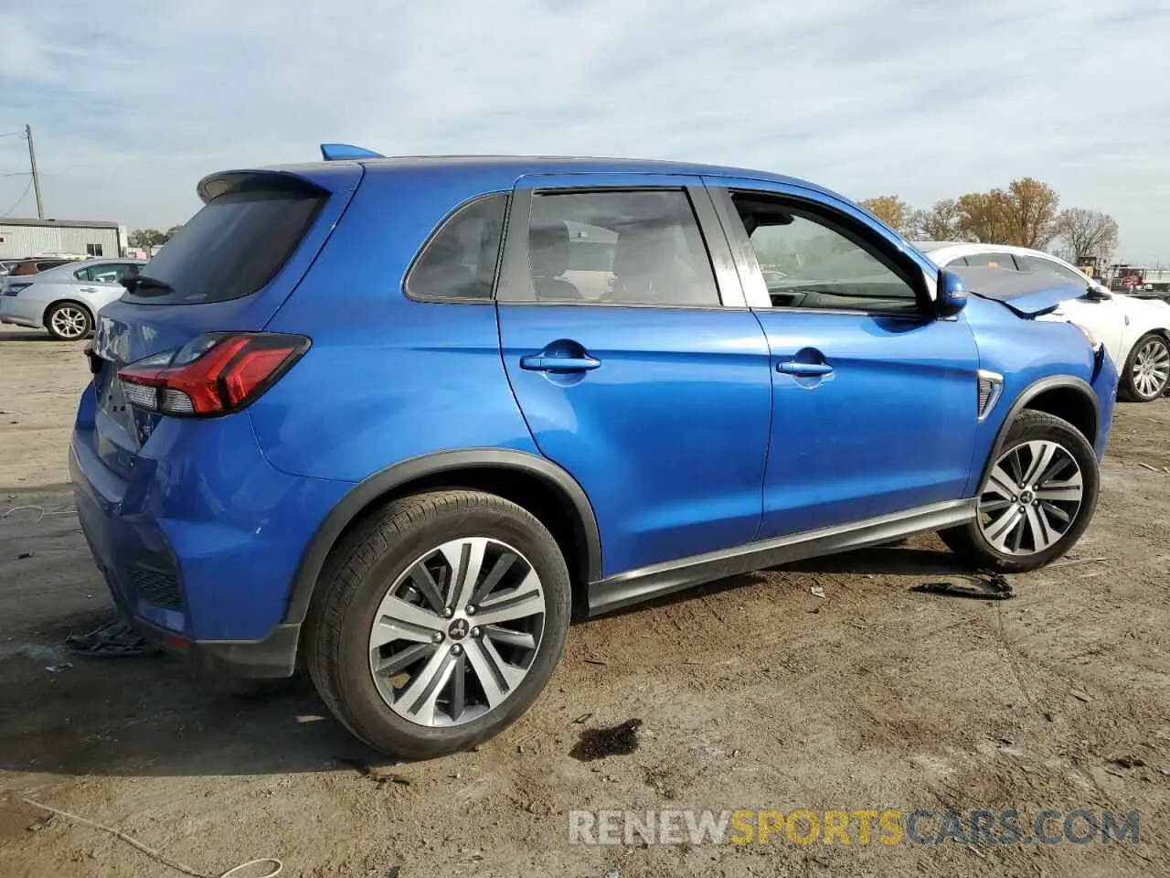 3 fotografías del automóvil dañado JA4ARUAU6RU011197 MITSUBISHI OUTLANDER 2024