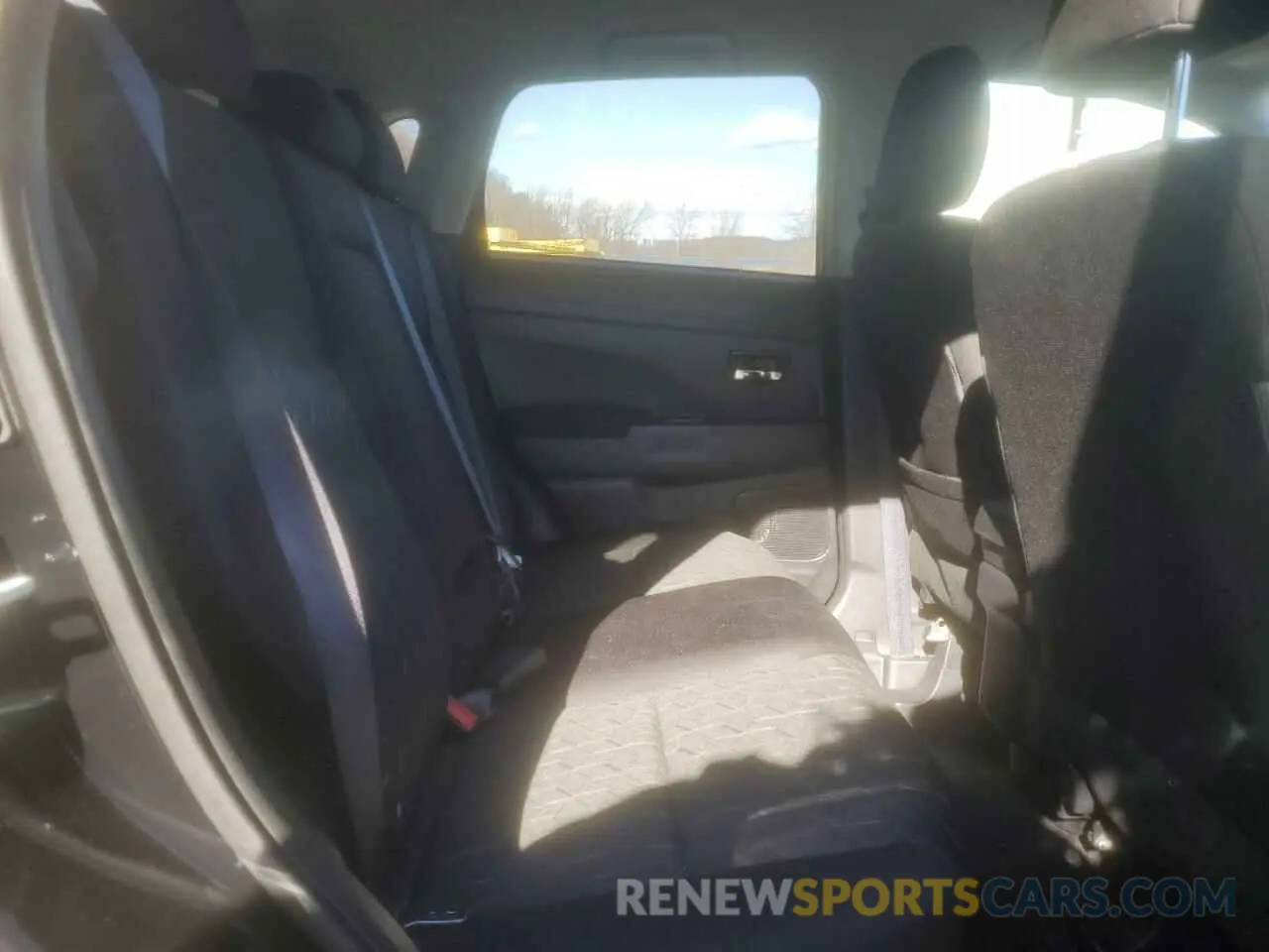 11 fotografías del automóvil dañado JA4ARUAU6RU012429 MITSUBISHI OUTLANDER 2024