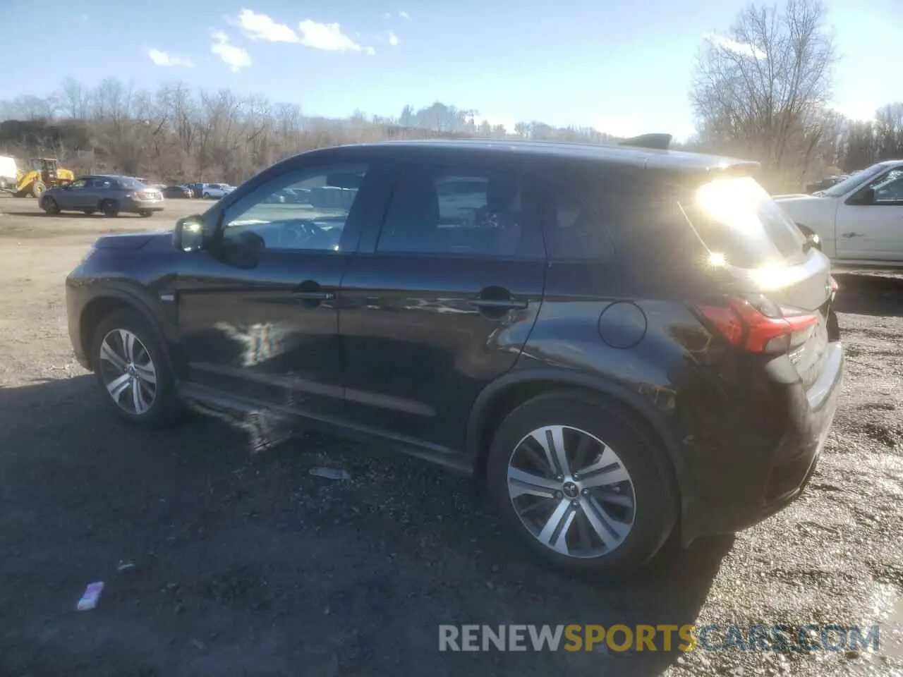 2 fotografías del automóvil dañado JA4ARUAU6RU012429 MITSUBISHI OUTLANDER 2024
