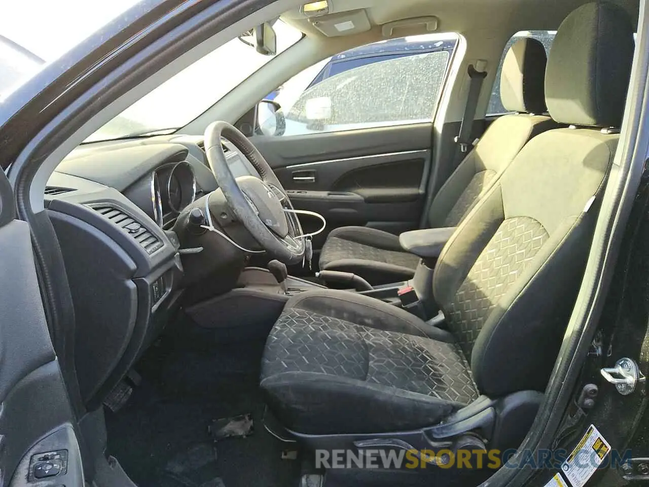 7 fotografías del automóvil dañado JA4ARUAU6RU012608 MITSUBISHI OUTLANDER 2024