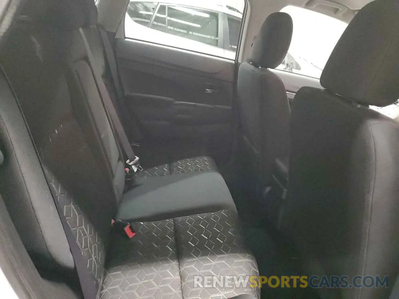11 fotografías del automóvil dañado JA4ARUAU6RU016853 MITSUBISHI OUTLANDER 2024