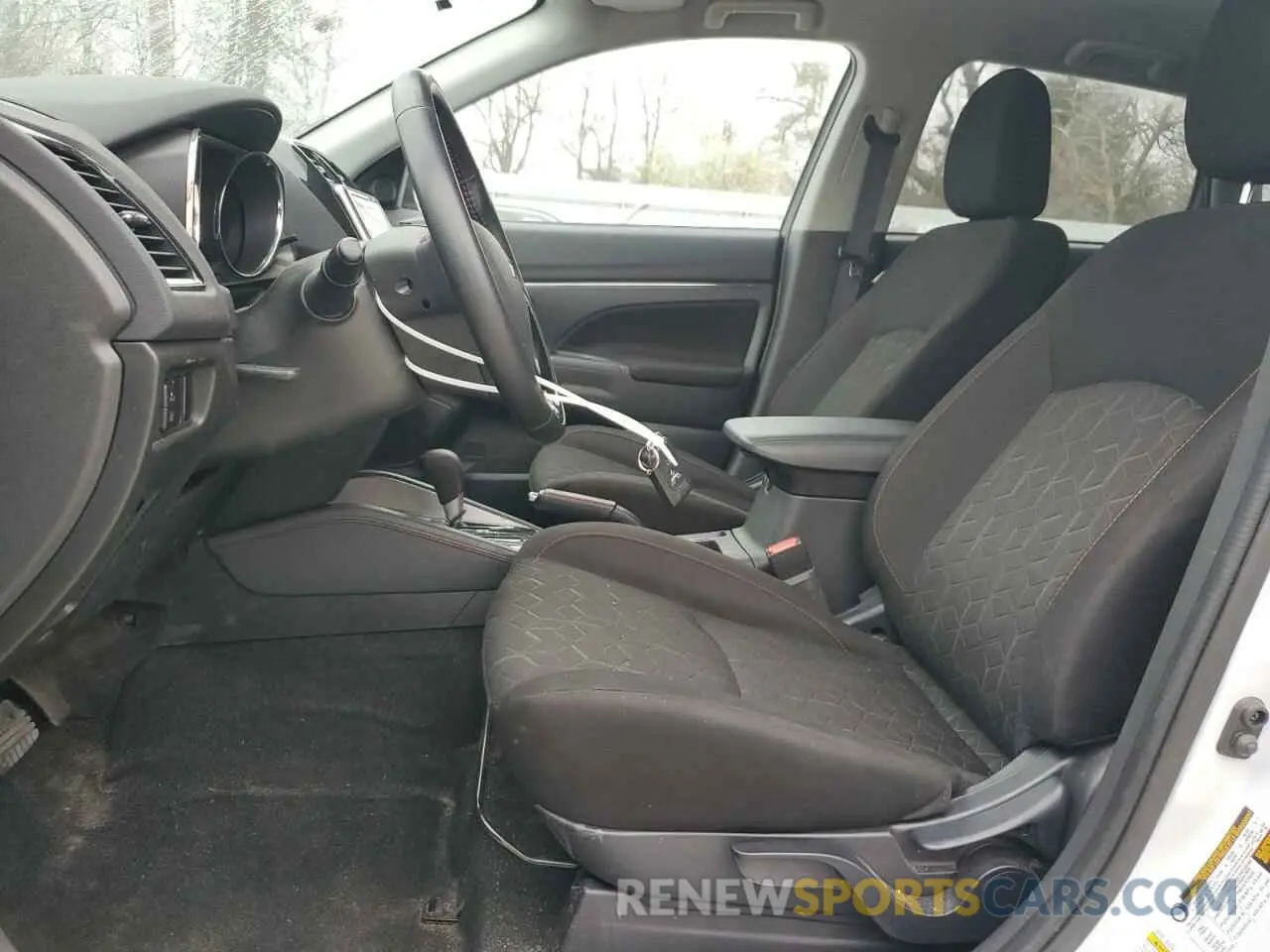 7 fotografías del automóvil dañado JA4ARUAU6RU020515 MITSUBISHI OUTLANDER 2024