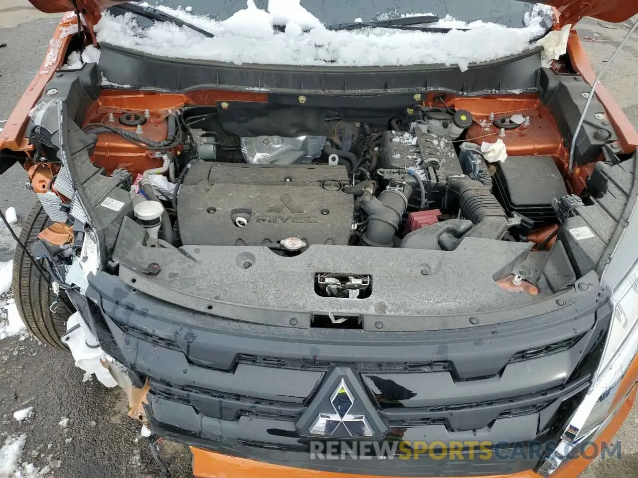 12 fotografías del automóvil dañado JA4ARUAU7RU001844 MITSUBISHI OUTLANDER 2024