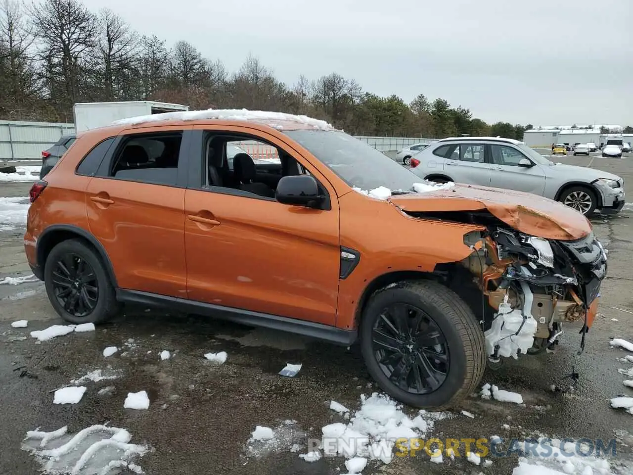 4 fotografías del automóvil dañado JA4ARUAU7RU001844 MITSUBISHI OUTLANDER 2024