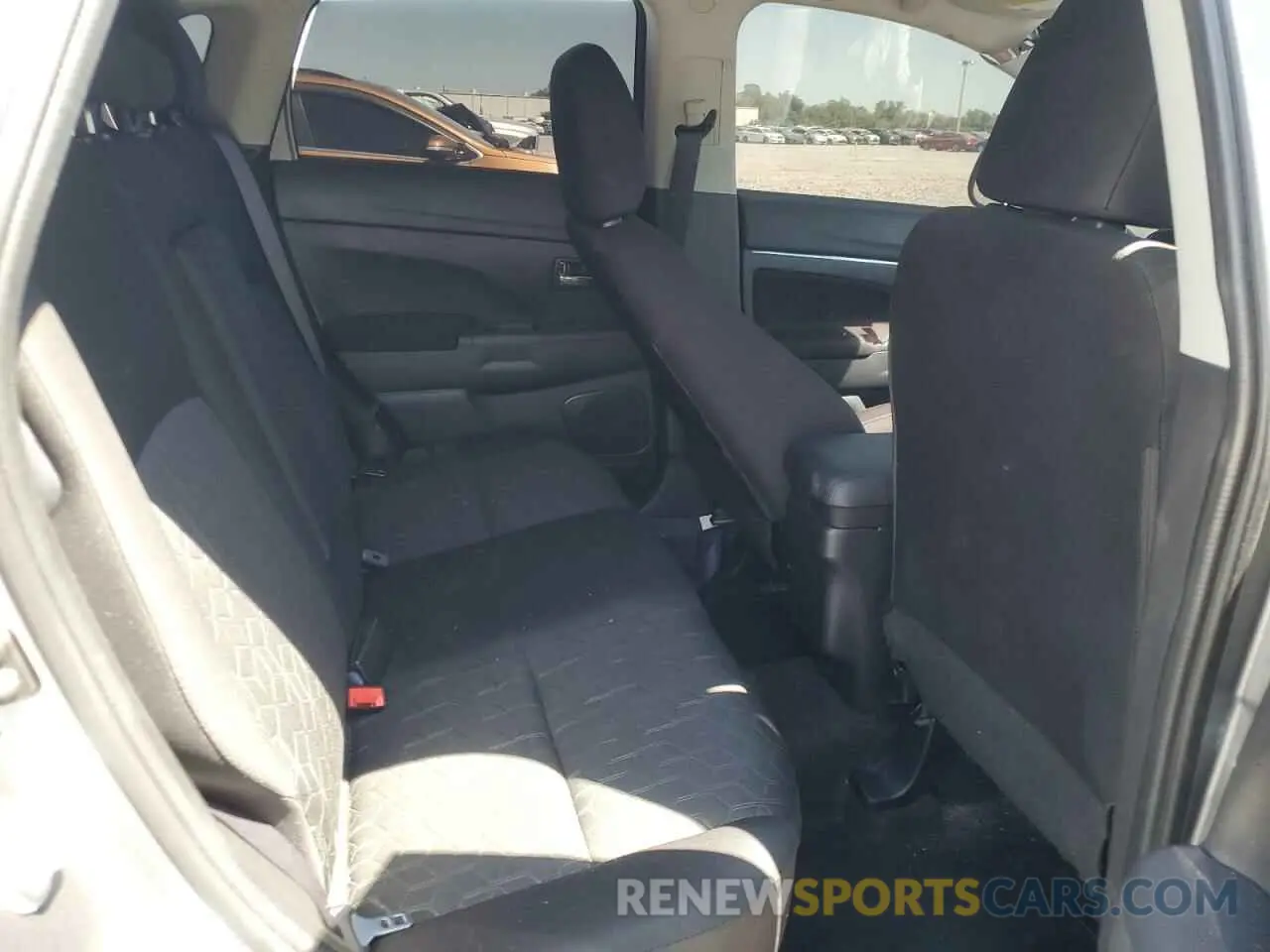 11 fotografías del automóvil dañado JA4ARUAU7RU003304 MITSUBISHI OUTLANDER 2024