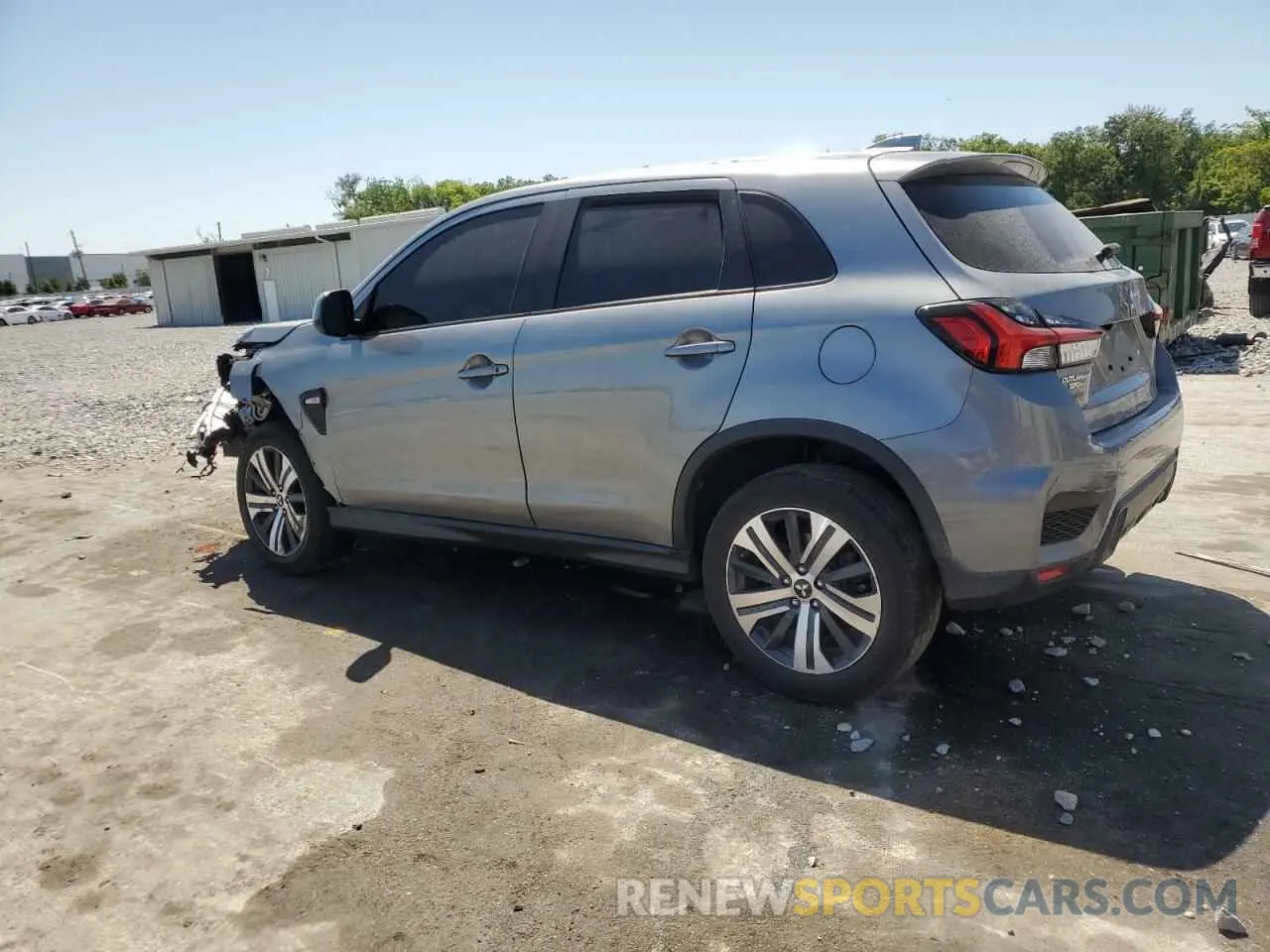 2 fotografías del automóvil dañado JA4ARUAU7RU003304 MITSUBISHI OUTLANDER 2024