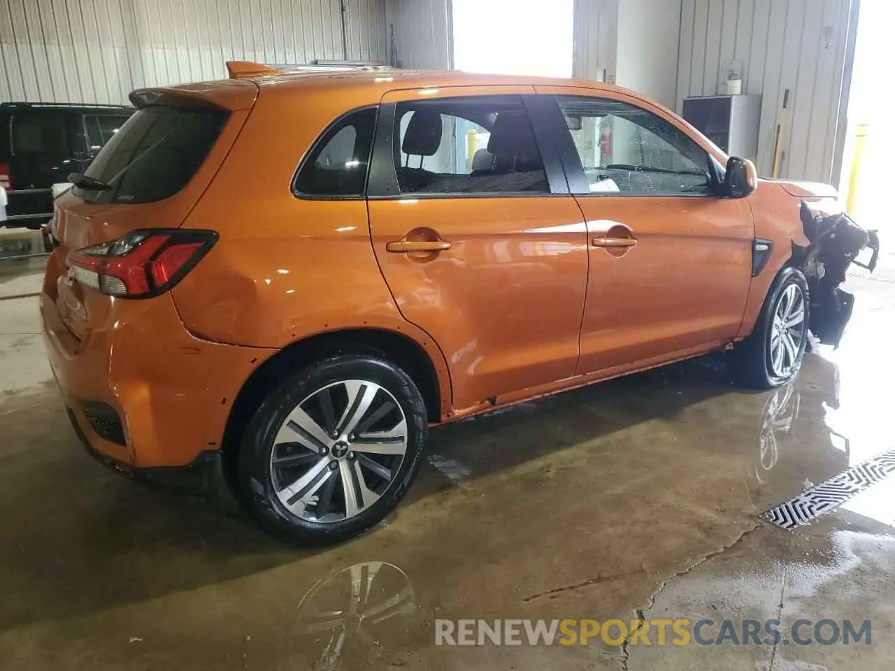 3 fotografías del automóvil dañado JA4ARUAU7RU005909 MITSUBISHI OUTLANDER 2024