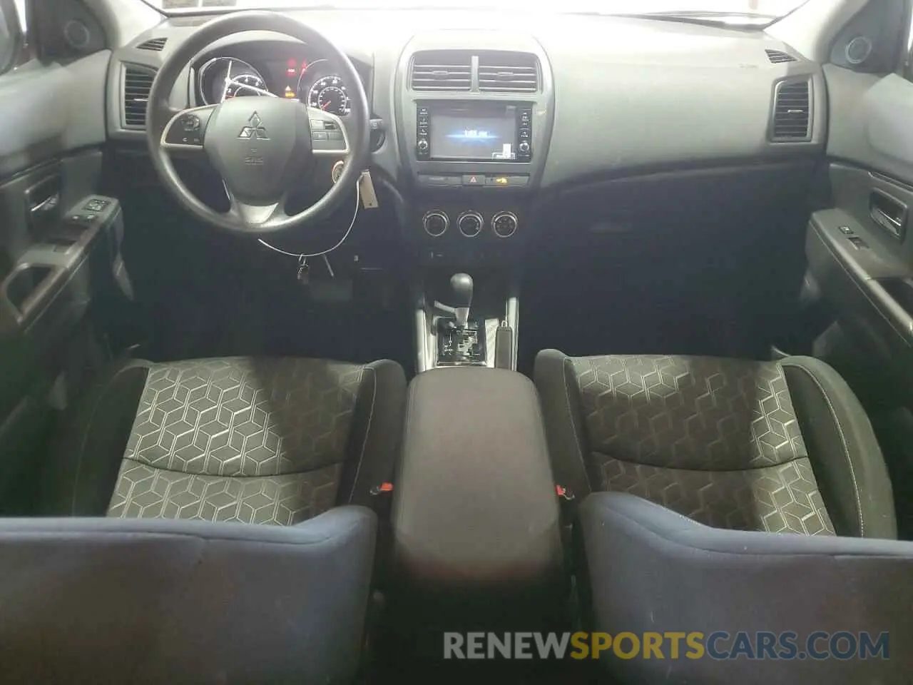8 fotografías del automóvil dañado JA4ARUAU7RU005909 MITSUBISHI OUTLANDER 2024