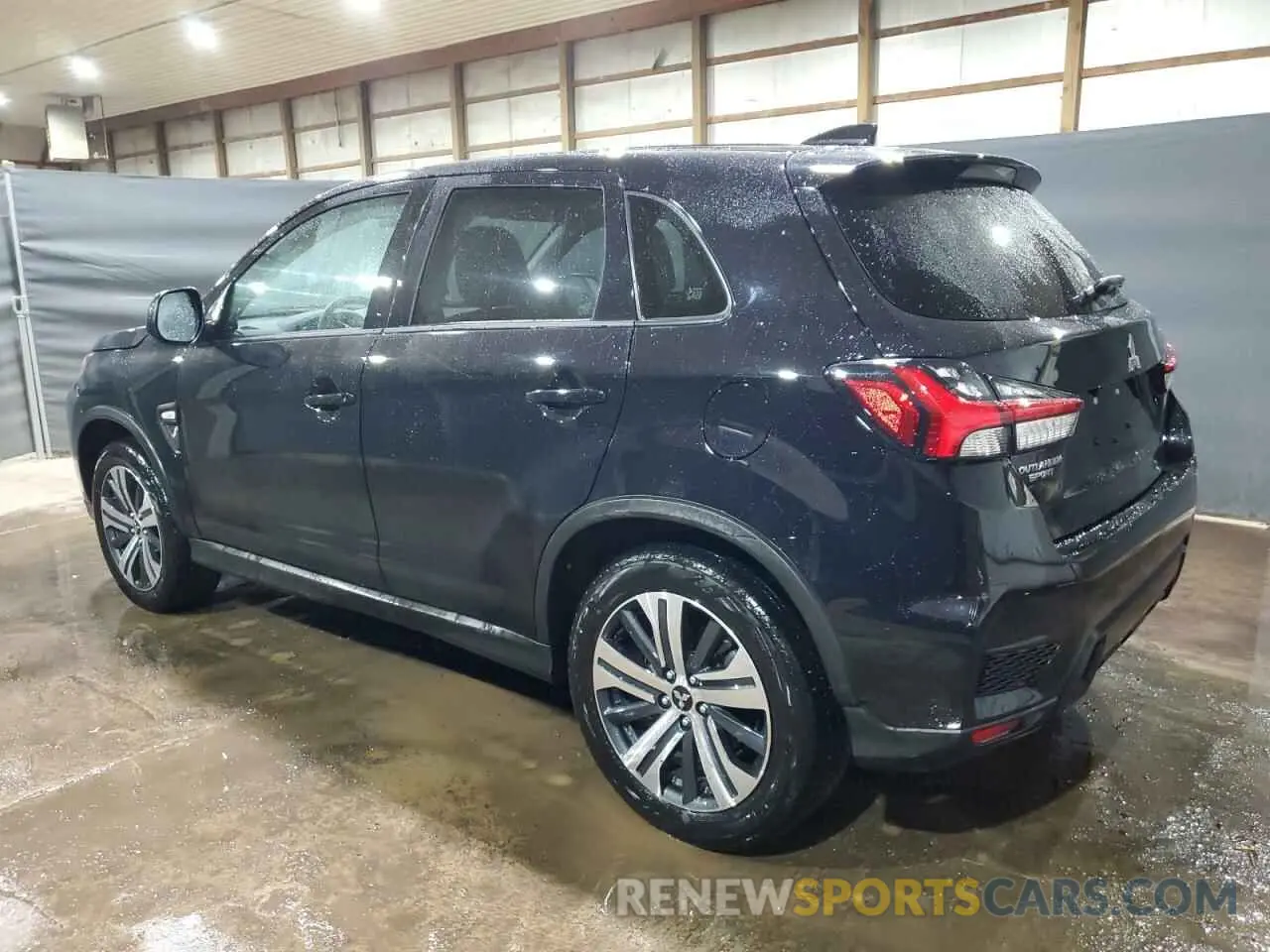 2 fotografías del automóvil dañado JA4ARUAU7RU009197 MITSUBISHI OUTLANDER 2024