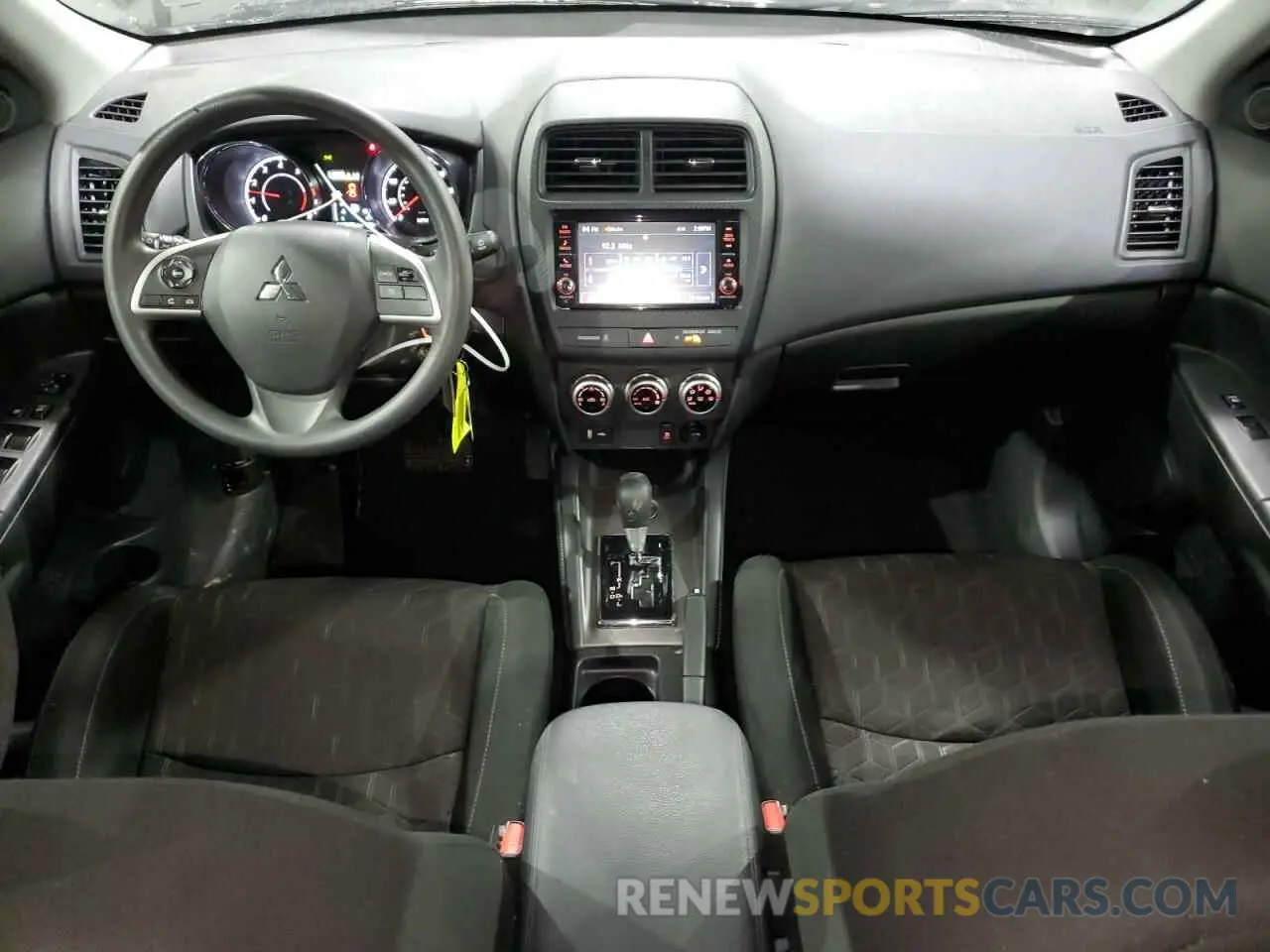 8 fotografías del automóvil dañado JA4ARUAU7RU009197 MITSUBISHI OUTLANDER 2024