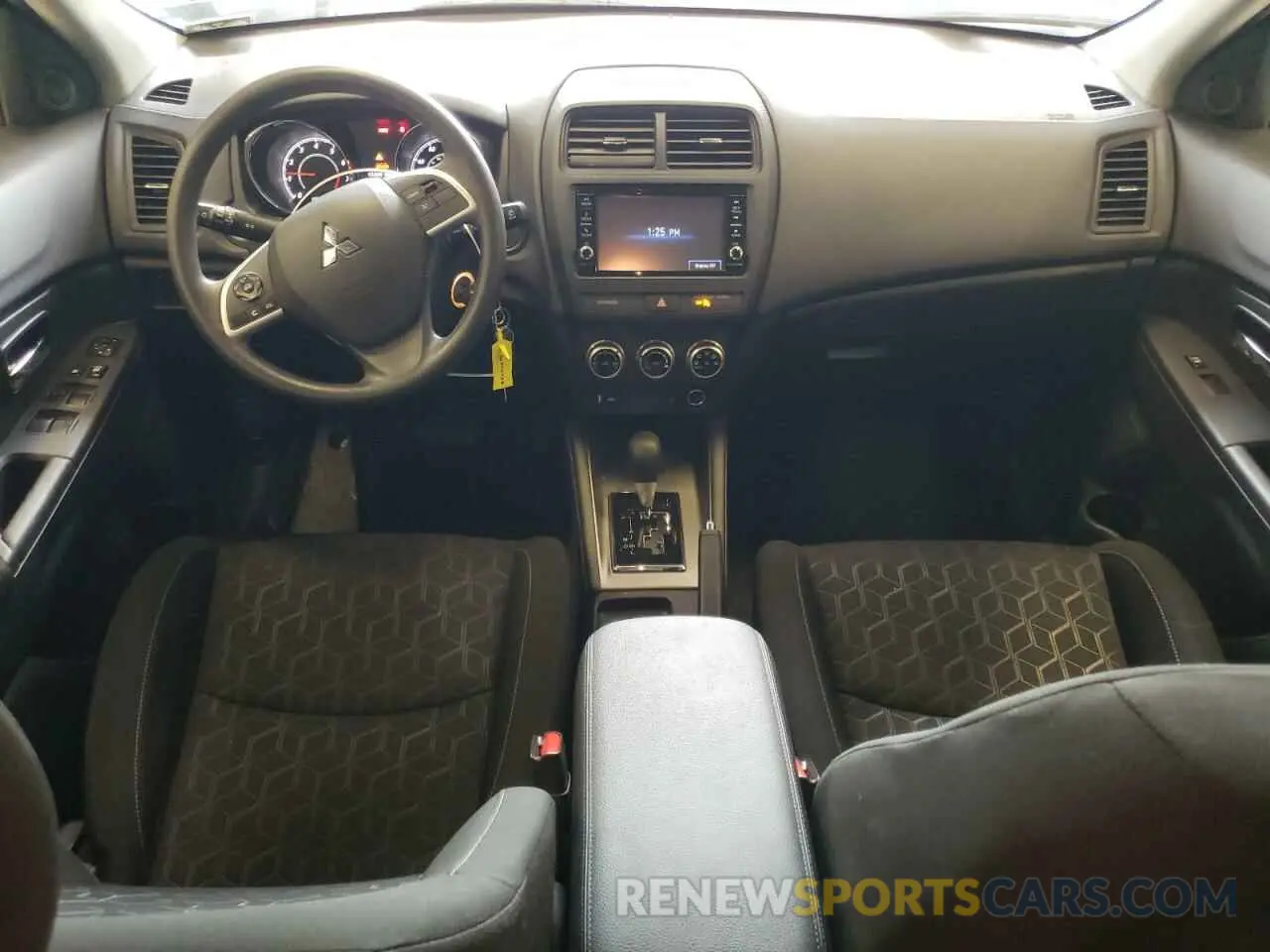 8 fotografías del automóvil dañado JA4ARUAU7RU012598 MITSUBISHI OUTLANDER 2024