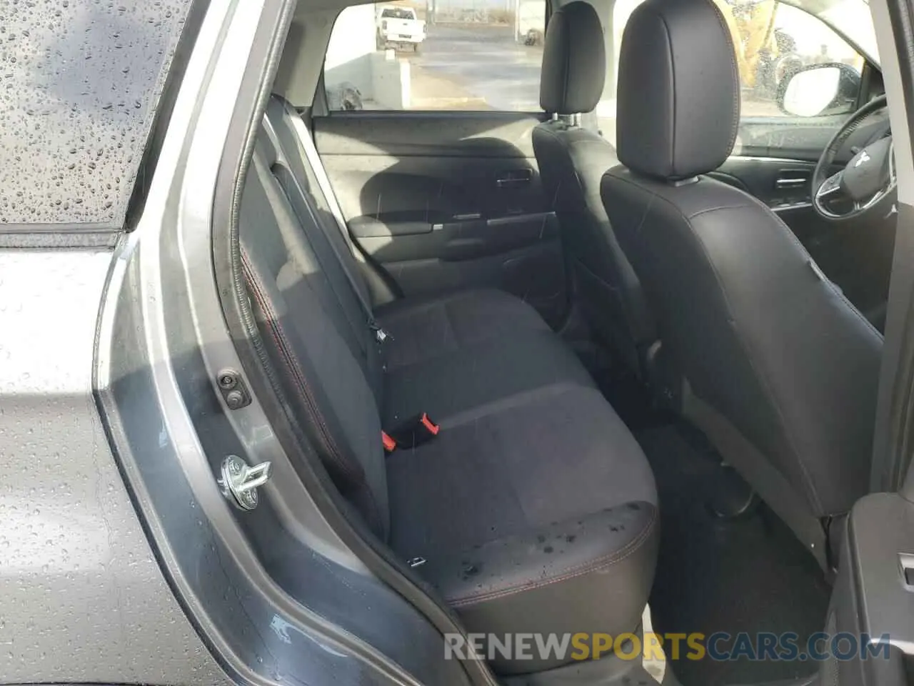 11 fotografías del automóvil dañado JA4ARUAU7RU017395 MITSUBISHI OUTLANDER 2024