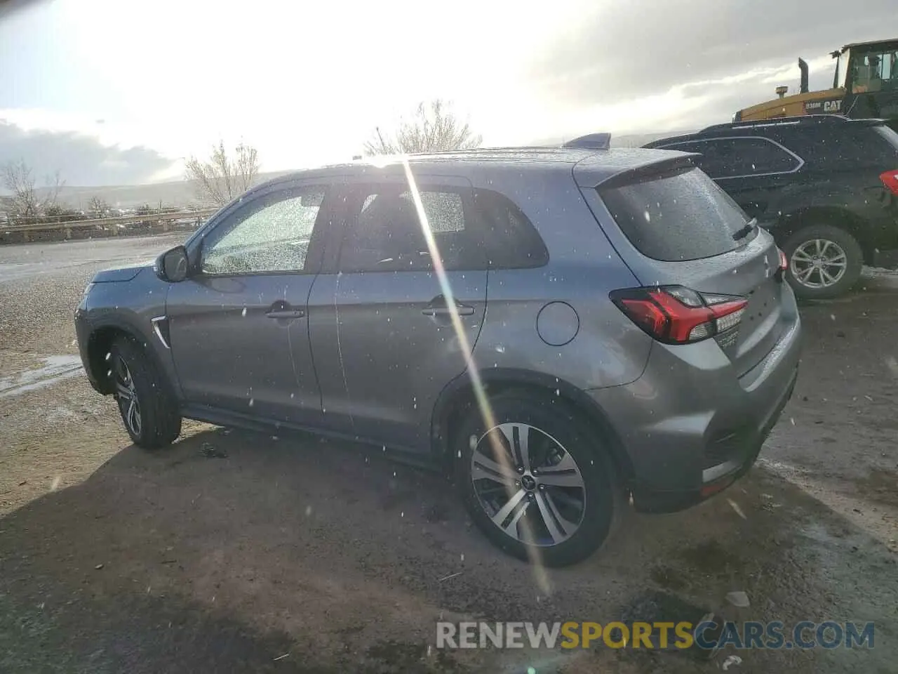 2 fotografías del automóvil dañado JA4ARUAU7RU017395 MITSUBISHI OUTLANDER 2024