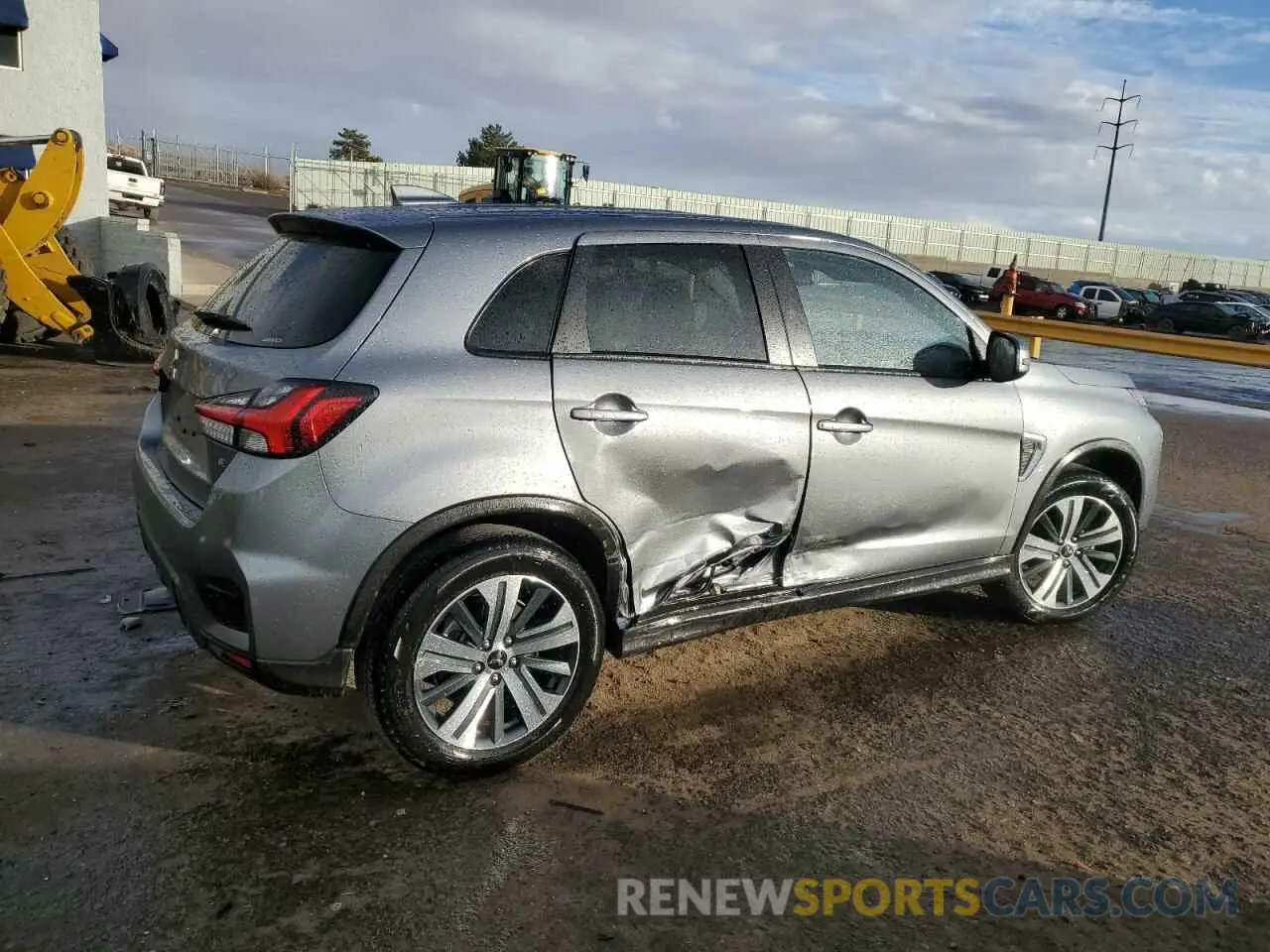 3 fotografías del automóvil dañado JA4ARUAU7RU017395 MITSUBISHI OUTLANDER 2024