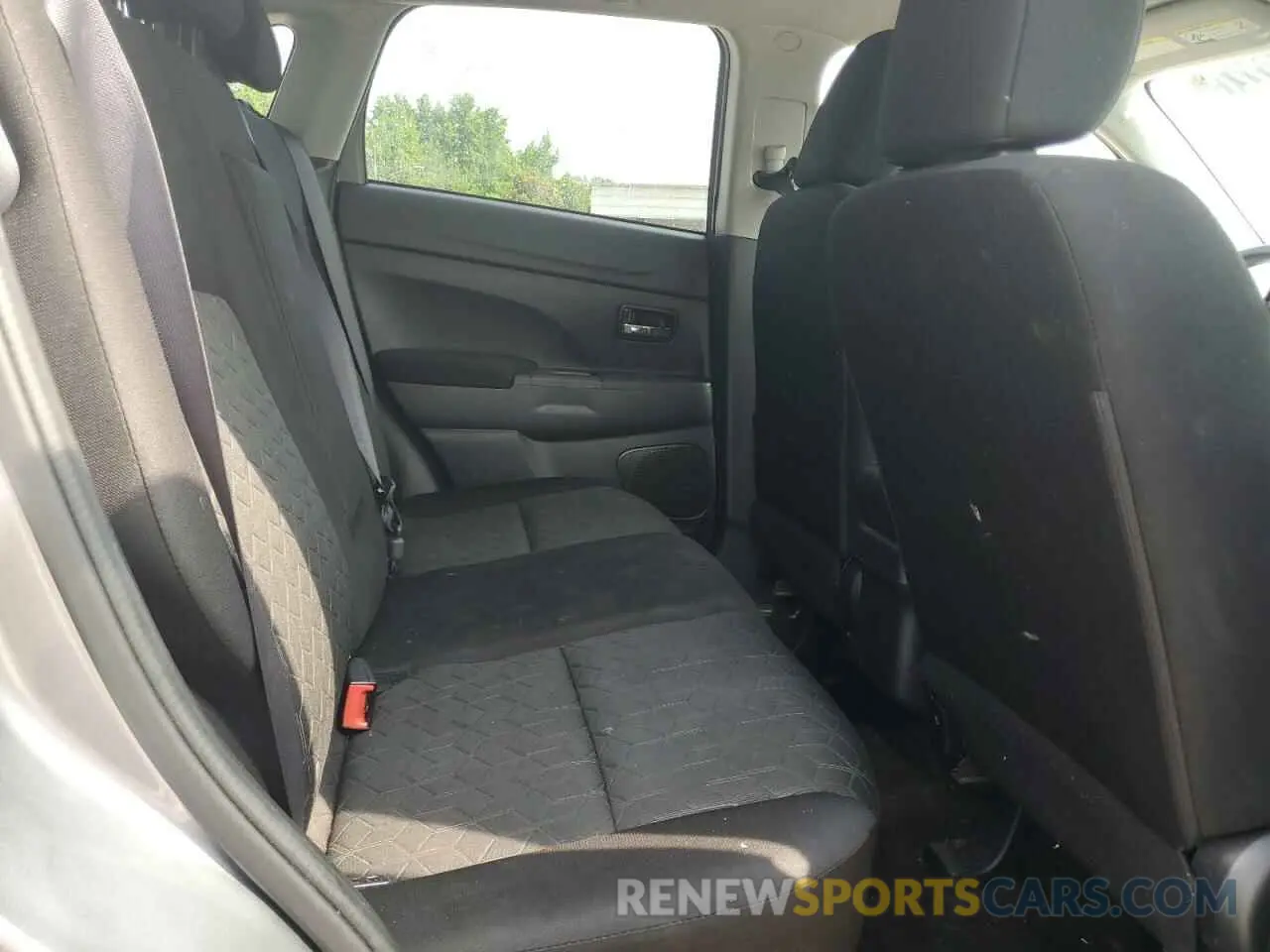 11 fotografías del automóvil dañado JA4ARUAU8RU001397 MITSUBISHI OUTLANDER 2024