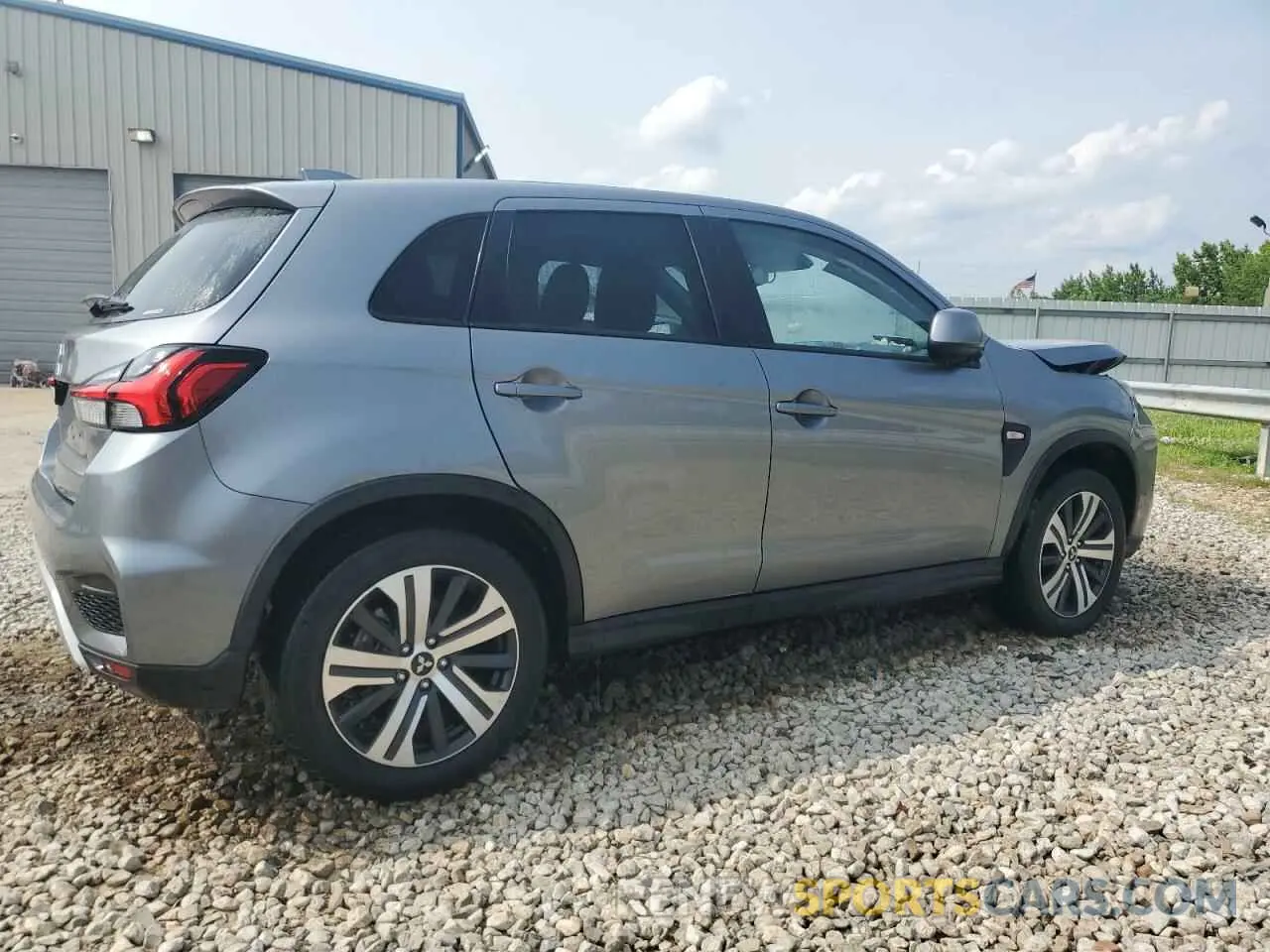 3 fotografías del automóvil dañado JA4ARUAU8RU001397 MITSUBISHI OUTLANDER 2024