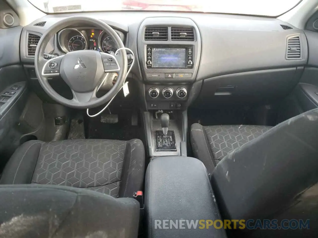 8 fotografías del automóvil dañado JA4ARUAU8RU001609 MITSUBISHI OUTLANDER 2024
