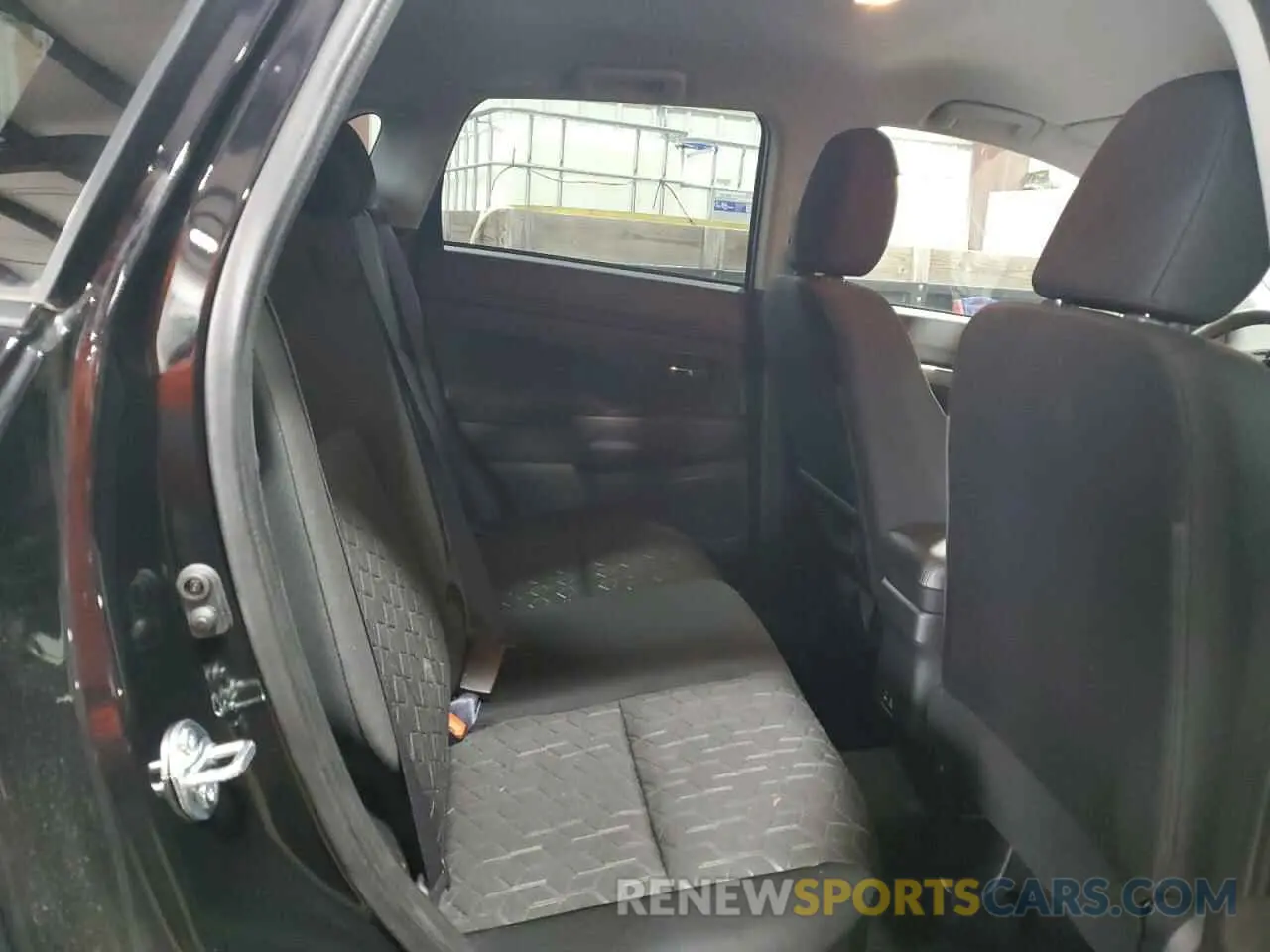 11 fotografías del automóvil dañado JA4ARUAU8RU013940 MITSUBISHI OUTLANDER 2024