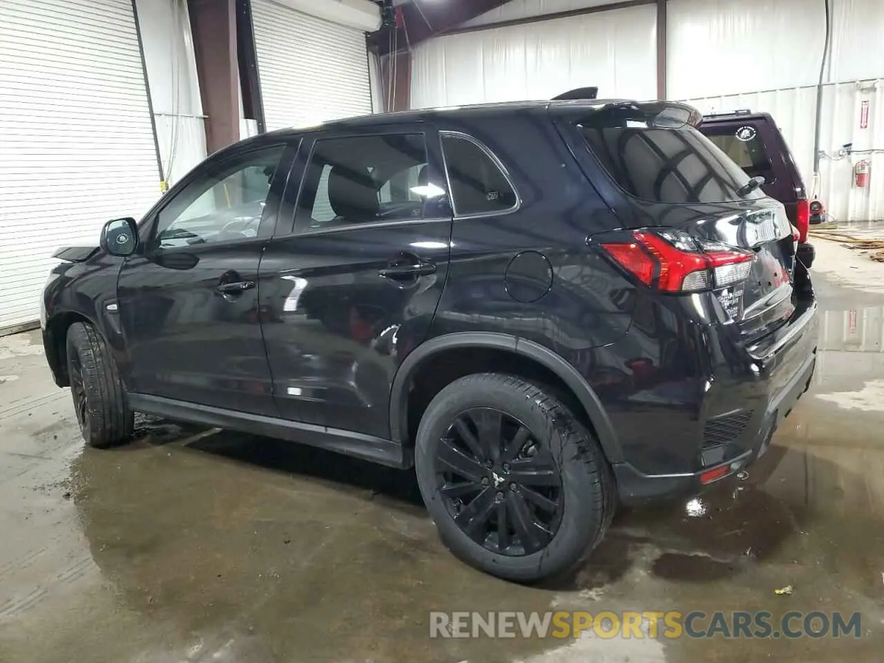 2 fotografías del automóvil dañado JA4ARUAU8RU013940 MITSUBISHI OUTLANDER 2024