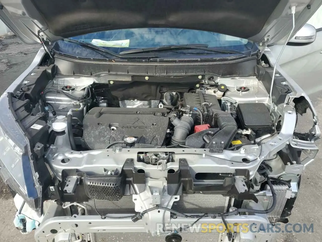 12 fotografías del automóvil dañado JA4ARUAU8RU018586 MITSUBISHI OUTLANDER 2024
