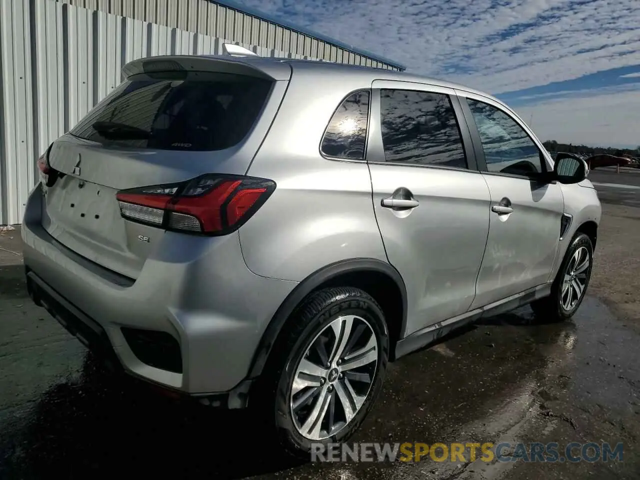 3 fotografías del automóvil dañado JA4ARUAU8RU018586 MITSUBISHI OUTLANDER 2024