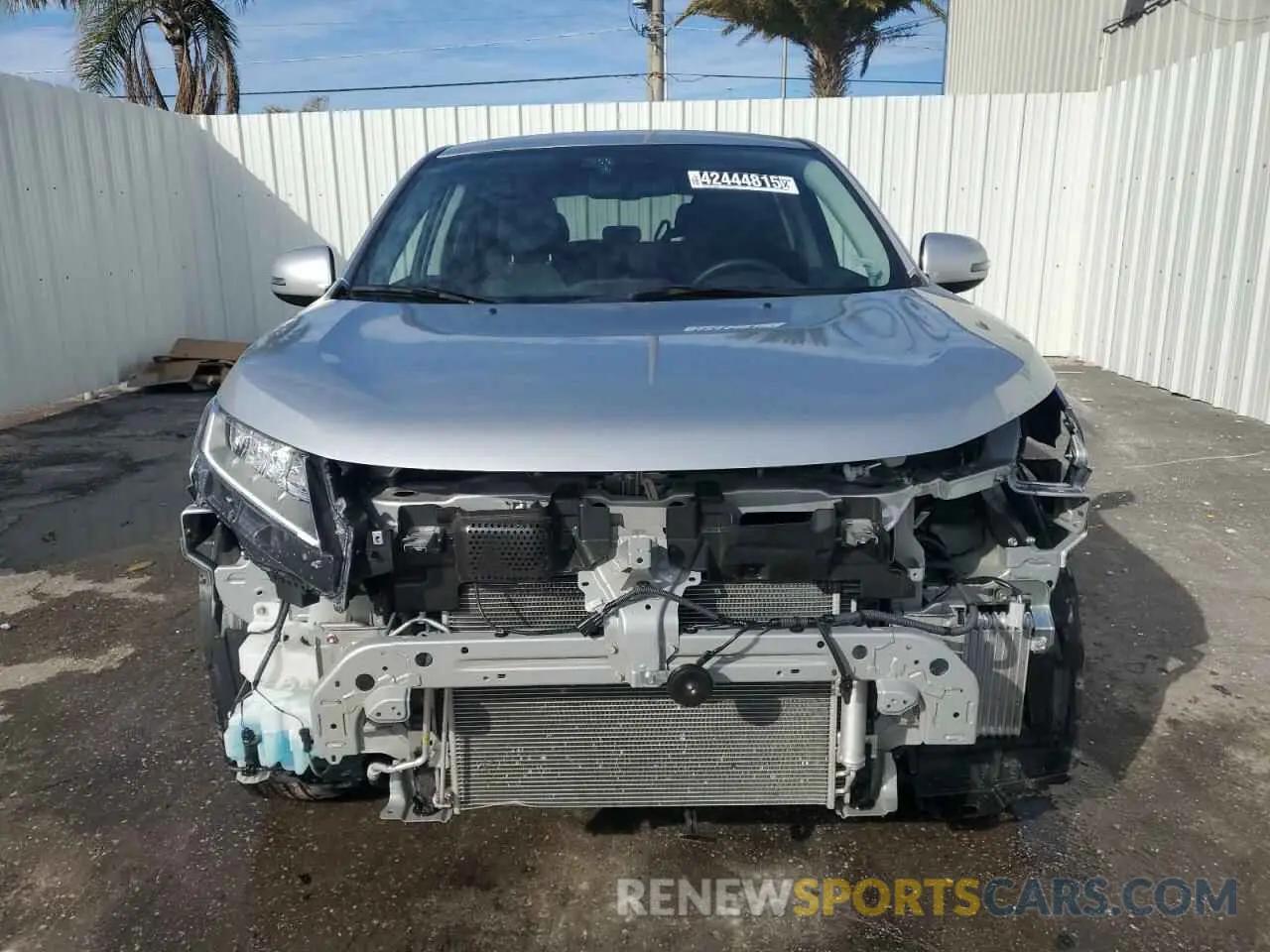 5 fotografías del automóvil dañado JA4ARUAU8RU018586 MITSUBISHI OUTLANDER 2024