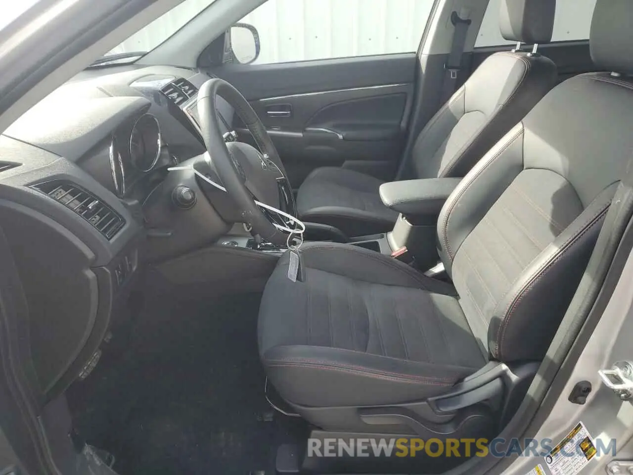 7 fotografías del automóvil dañado JA4ARUAU8RU018586 MITSUBISHI OUTLANDER 2024