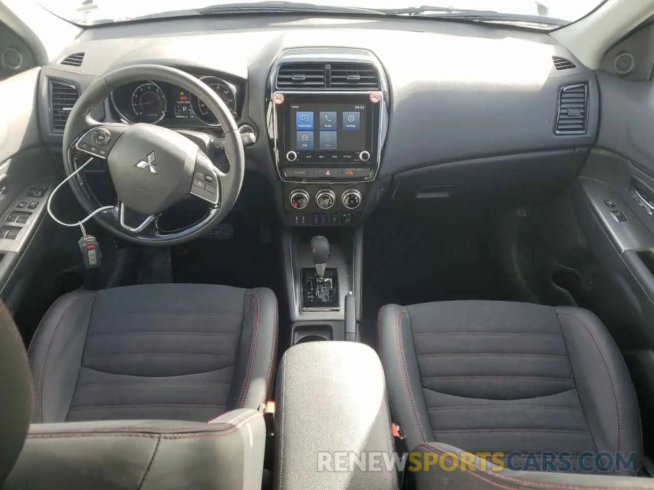 8 fotografías del automóvil dañado JA4ARUAU8RU018586 MITSUBISHI OUTLANDER 2024