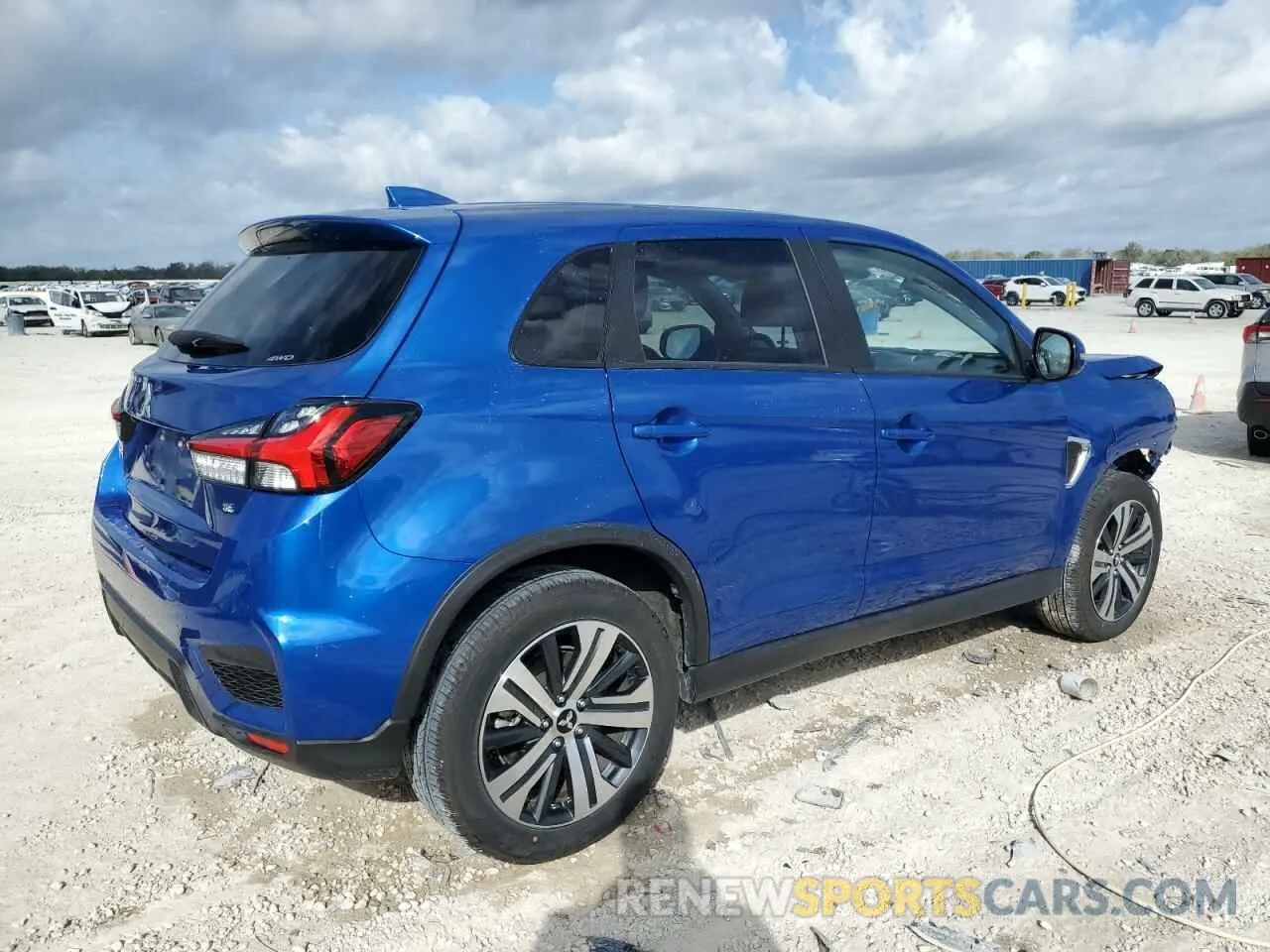 3 fotografías del automóvil dañado JA4ARUAU8RU019284 MITSUBISHI OUTLANDER 2024