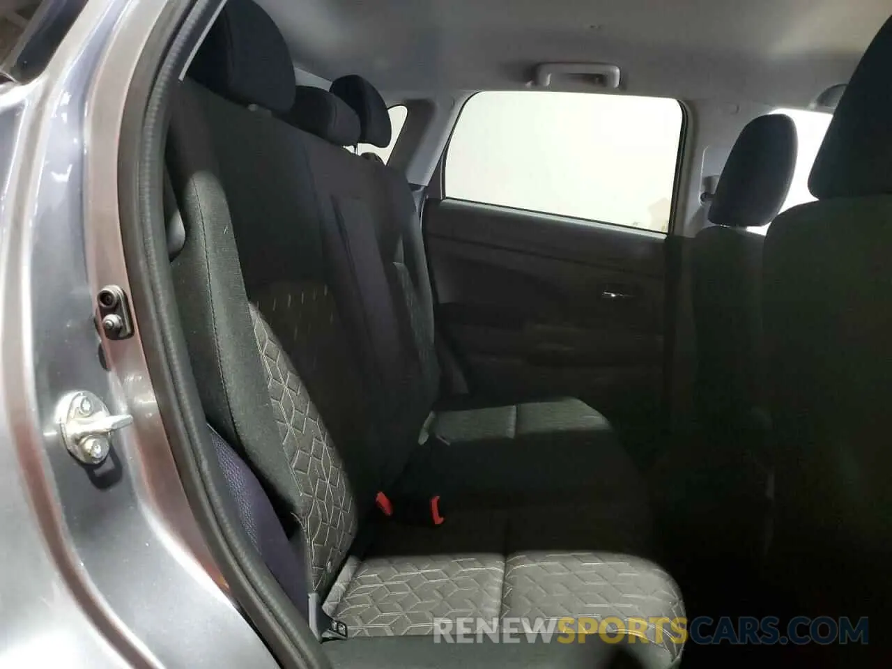11 fotografías del automóvil dañado JA4ARUAU9RU006074 MITSUBISHI OUTLANDER 2024