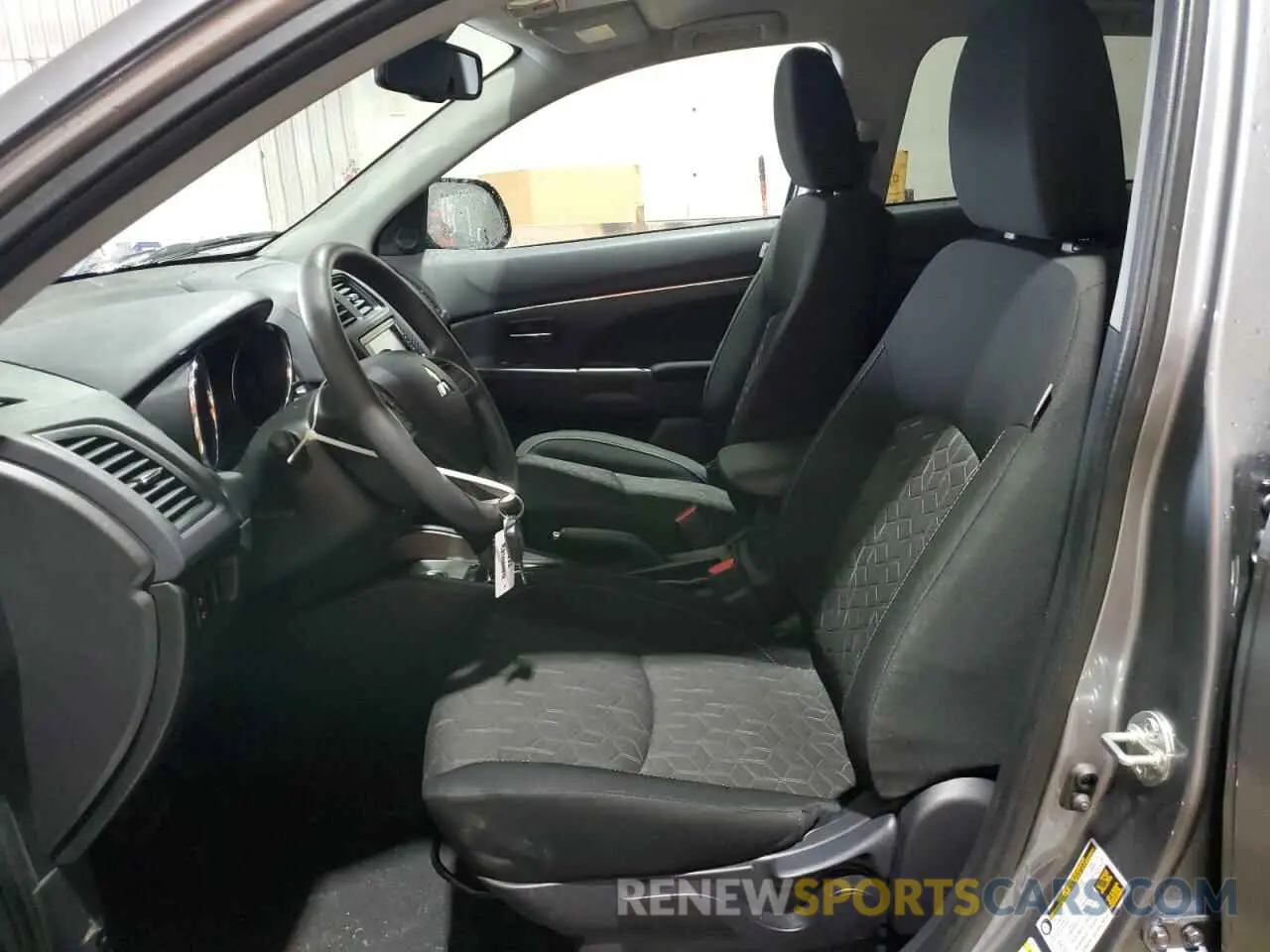 7 fotografías del automóvil dañado JA4ARUAU9RU006074 MITSUBISHI OUTLANDER 2024