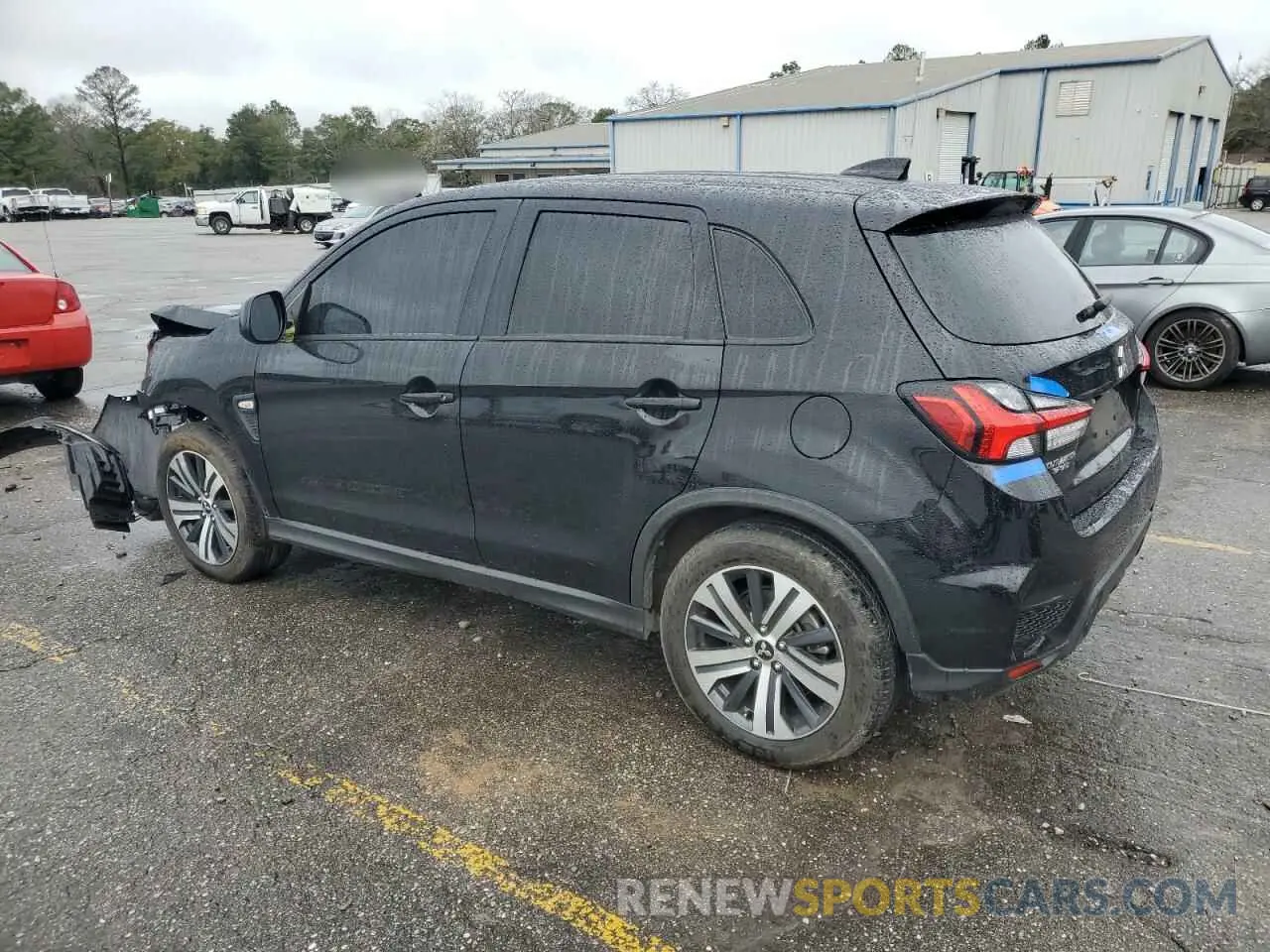 2 fotografías del automóvil dañado JA4ARUAU9RU008150 MITSUBISHI OUTLANDER 2024