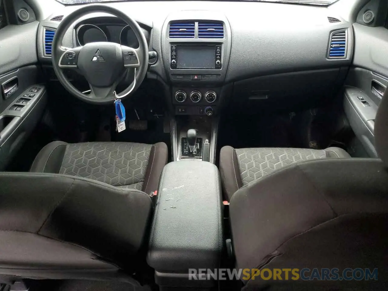 8 fotografías del automóvil dañado JA4ARUAU9RU008150 MITSUBISHI OUTLANDER 2024