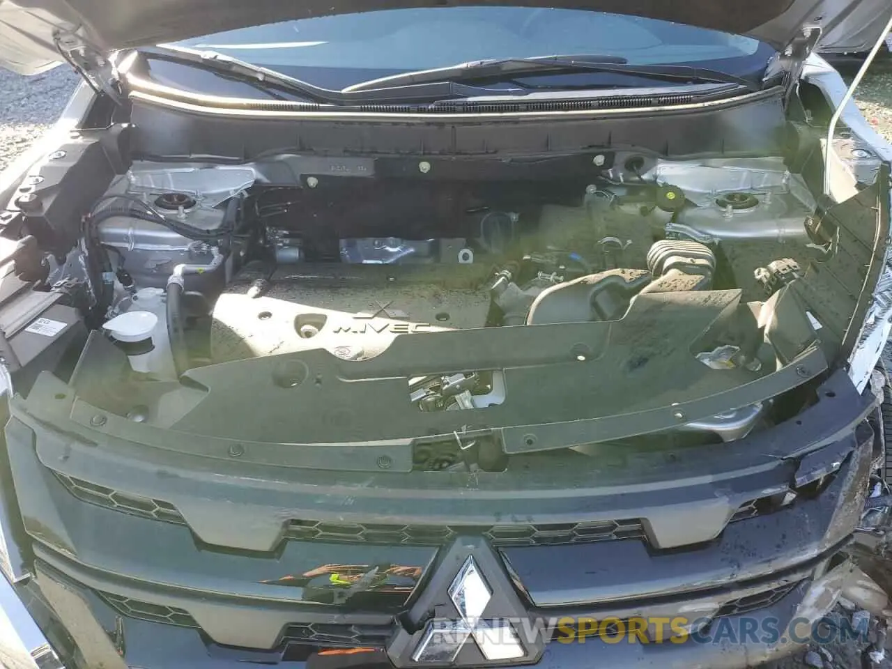 12 fotografías del automóvil dañado JA4ARUAU9RU011856 MITSUBISHI OUTLANDER 2024