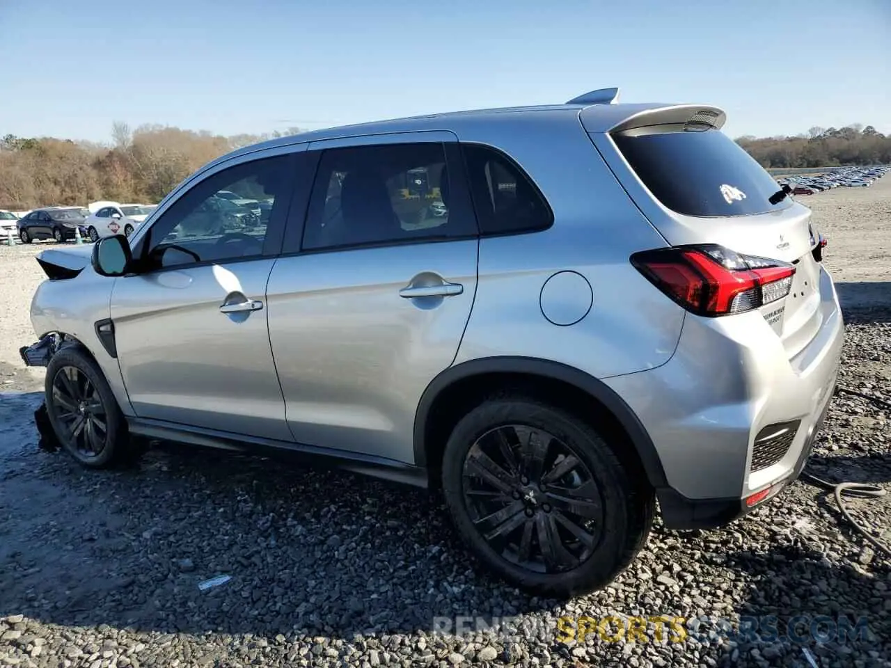 2 fotografías del automóvil dañado JA4ARUAU9RU011856 MITSUBISHI OUTLANDER 2024