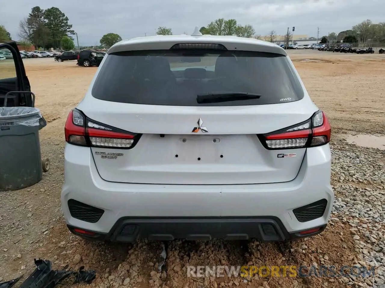 6 fotografías del automóvil dañado JA4ARUAU9RU017365 MITSUBISHI OUTLANDER 2024