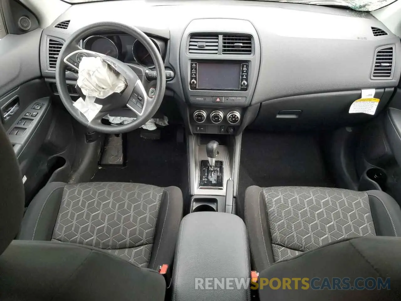 8 fotografías del automóvil dañado JA4ARUAU9RU017365 MITSUBISHI OUTLANDER 2024
